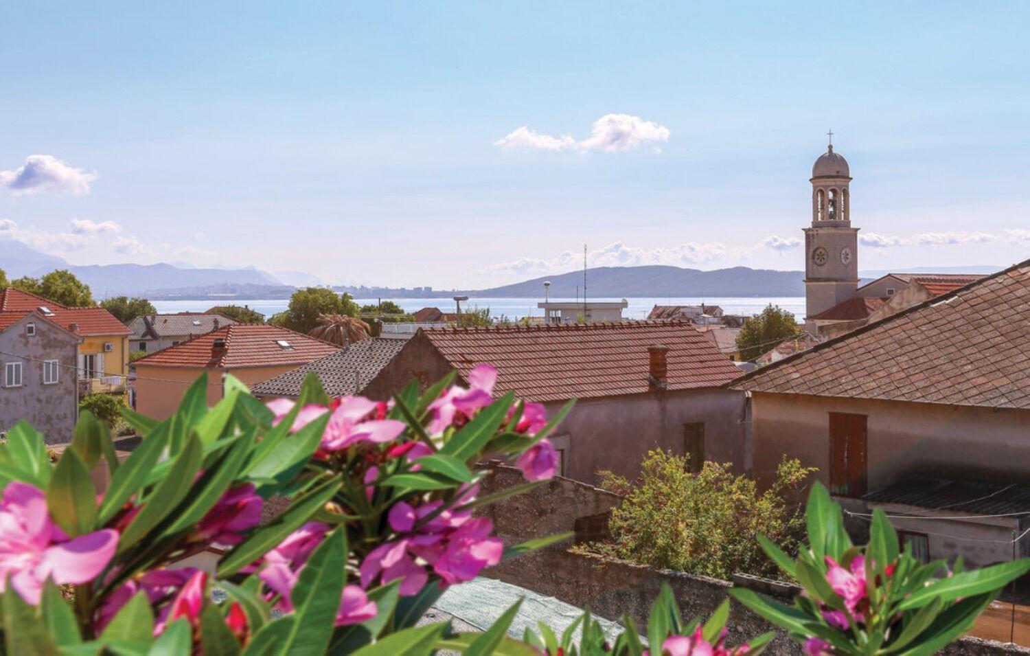 Apartments Slavko With Terrace : Kastela Bagian luar foto